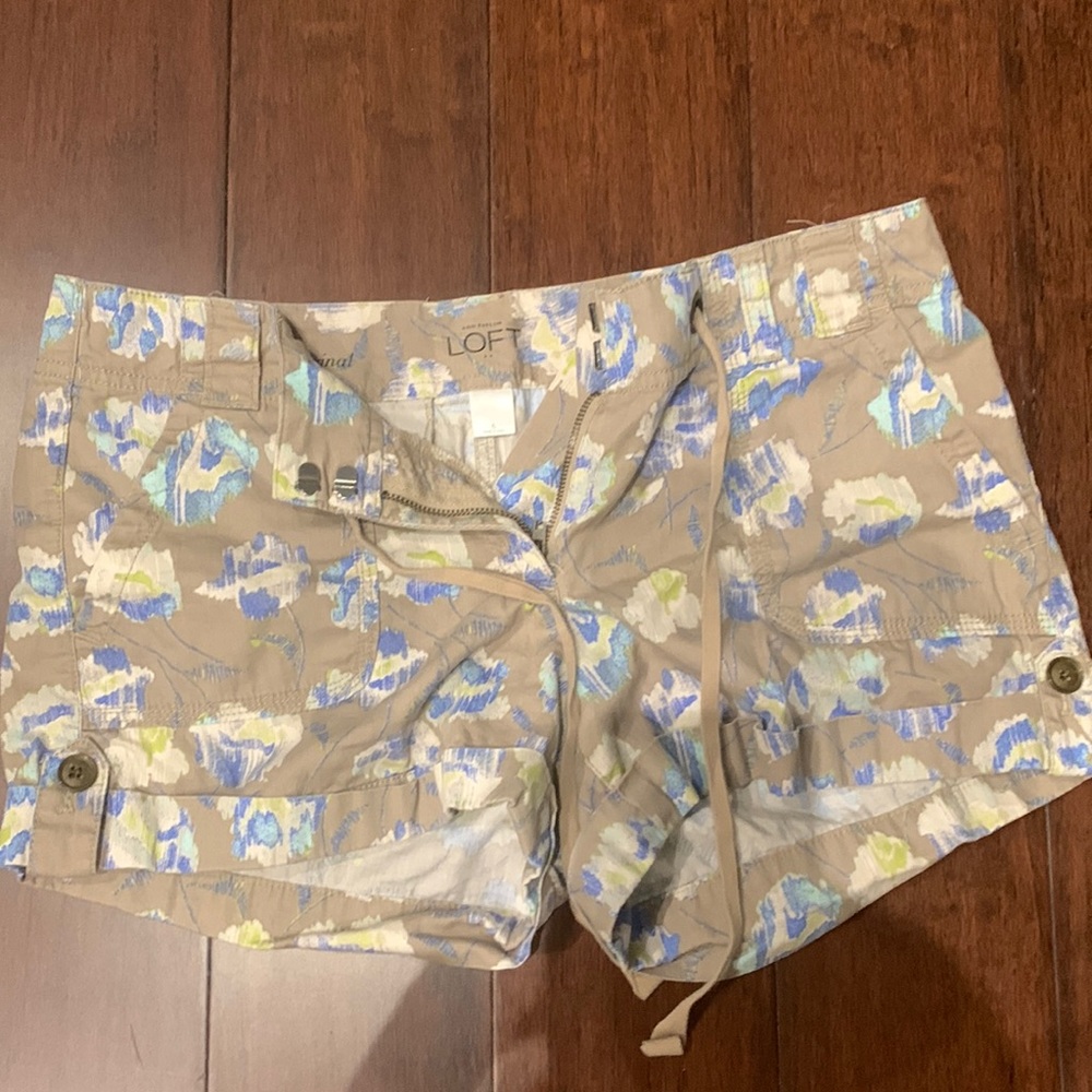 Ann Taylor size 6 florar shorts used